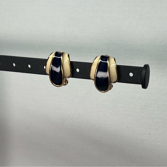 Vintage D'Orlan Signed Gold Tone and Blue/White Enamel Clip On Earrings - Picture 8 of 10